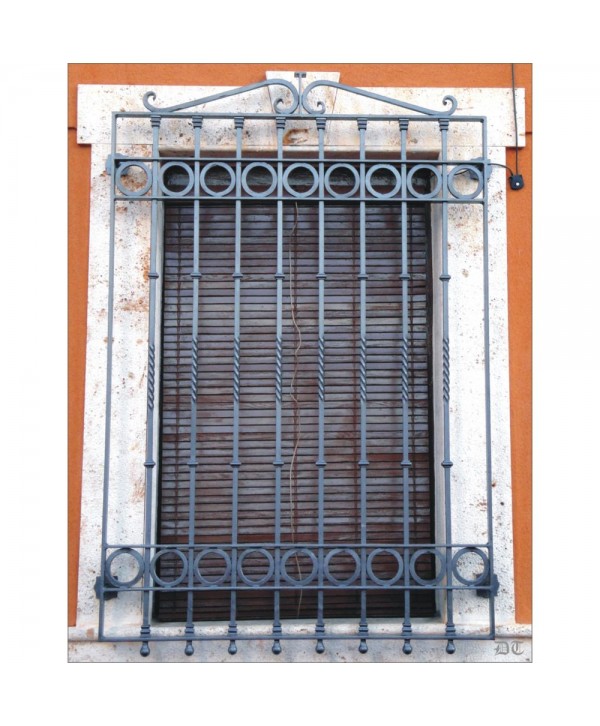 3083 Reja con aros de forja y barrotes con centro retorcido