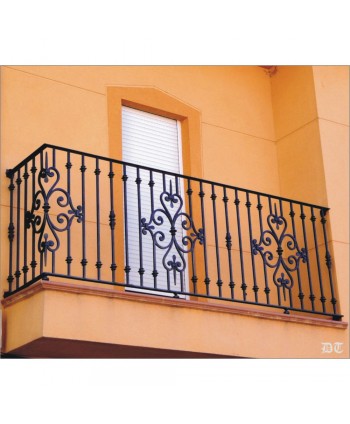 4004 Balcón sencillo con triple adorno forjado