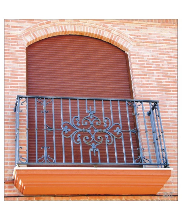 4015 Balcón con macollas forjadas y adorno elegante