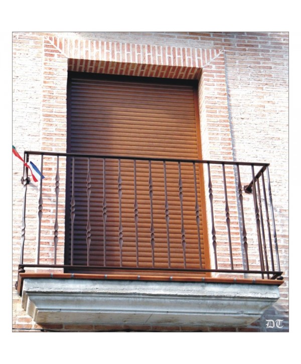 4027 Balcón sencillo con barrotes y remates de fundido