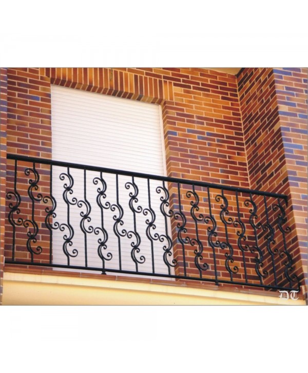 4029 Balcón con barrotes de S doble de forja