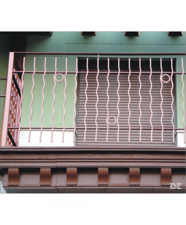 4039 Balcón con barrotes lisos ondulados de forja