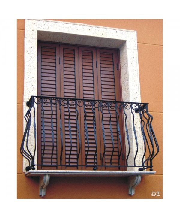 4042 Balcón con barrote curvado y aros forjados
