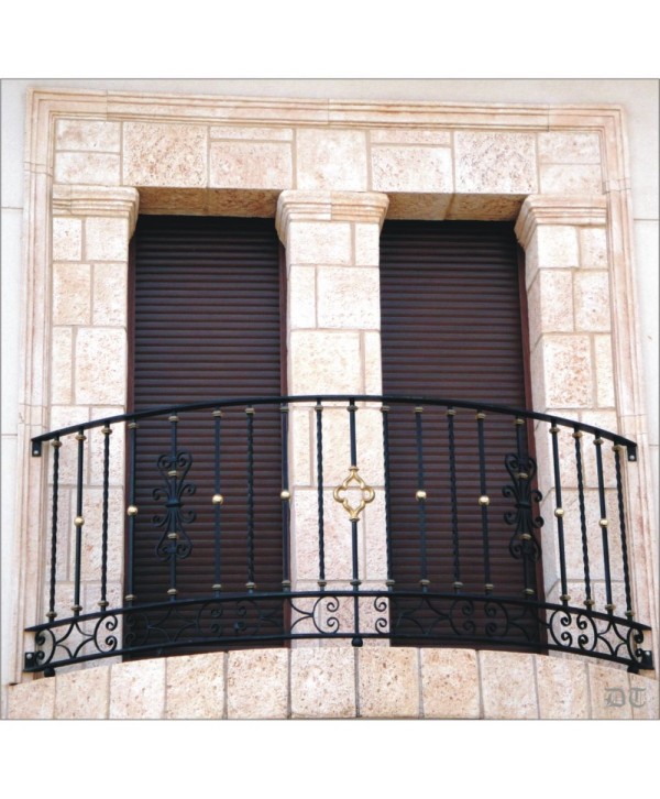 4045 Balcón con detalles de rombo y macollas laton