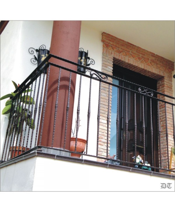4046 Balcón con barrotes sencillos de forja