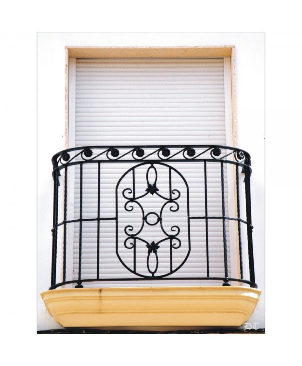 4052 Balcón con diseño ovalado central de hierro