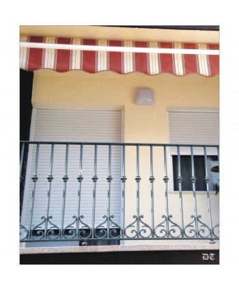 4054 Balcón con barrote sencillo de macolla central y remates