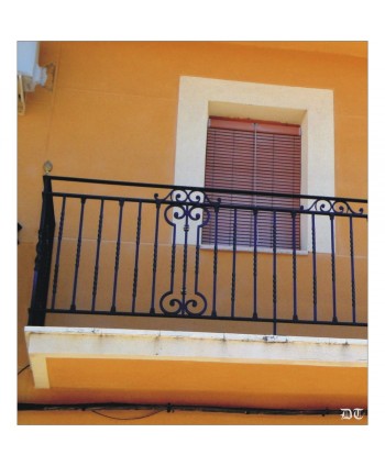 4060 Balcón con barrote sencillo retorcido y macolla para cuadrado