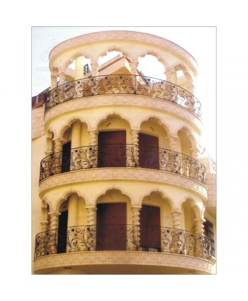 4065 Balcón triple de grandes dimensiones con adornos de forja