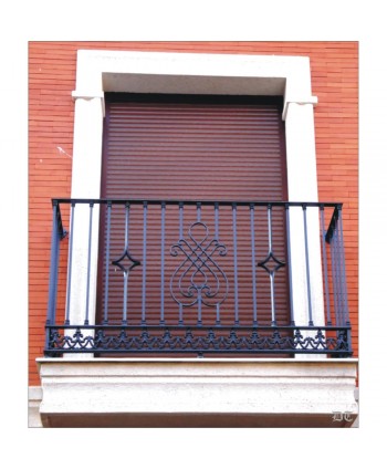 4071 Balcón sencillo con barrote de rombo y adorno central