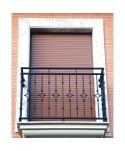 4076 Balcón con rombo y macollas de forja