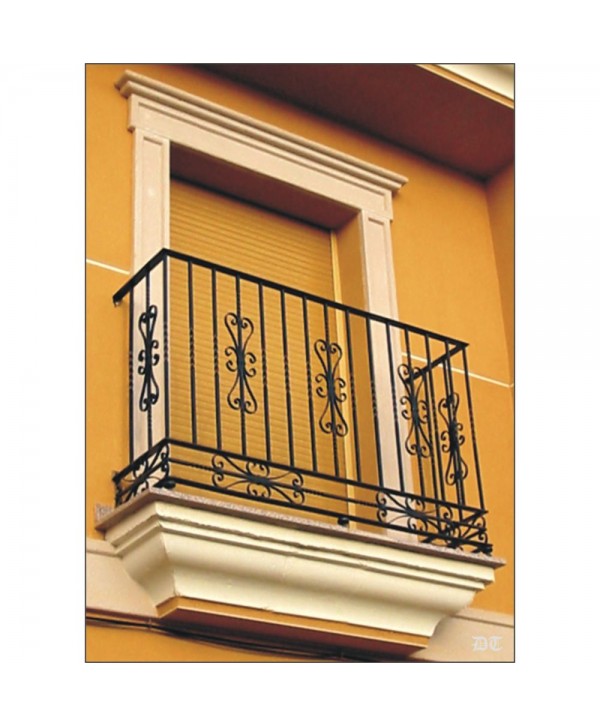 4077 Balcón sencillo de forja y remates fundidos