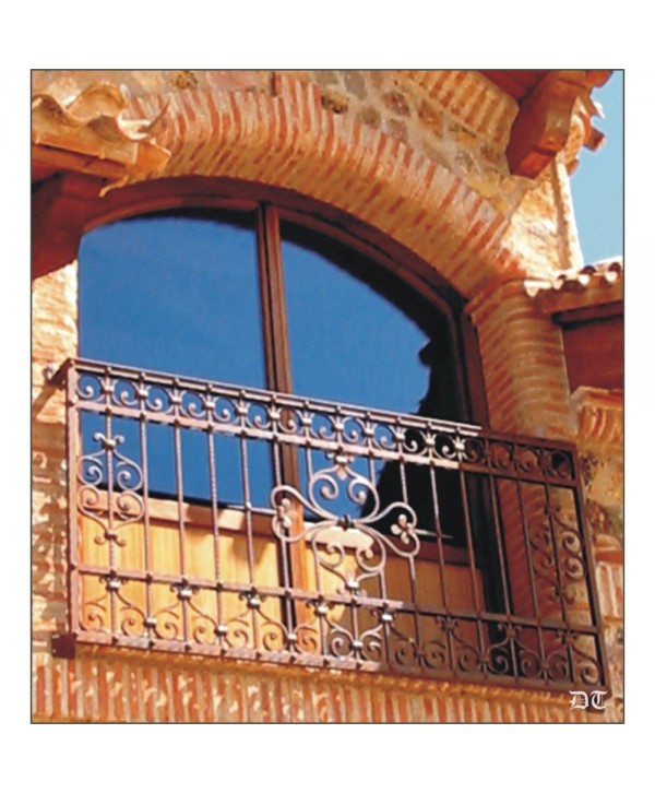 4078 Balcón rustico con adornos de hierro