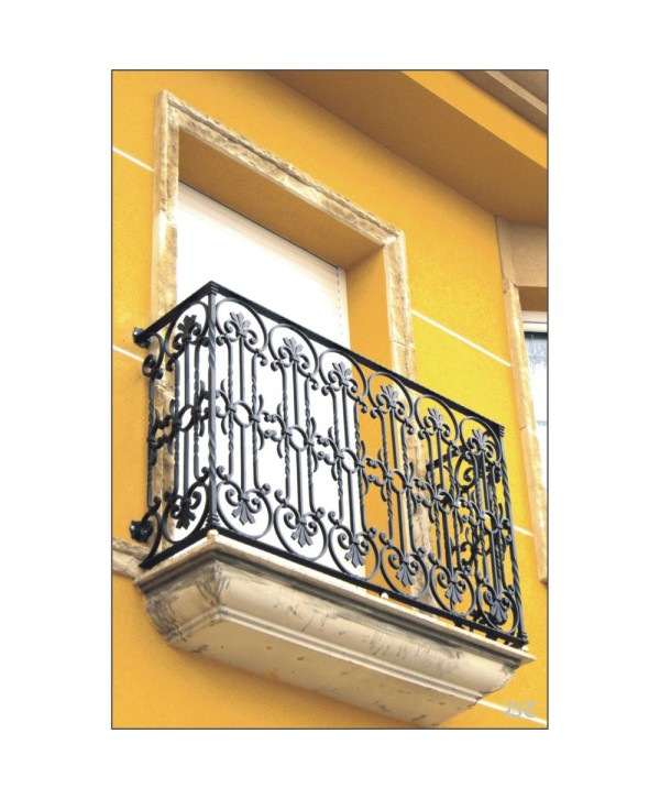 4082 Balcón de hierro con remates de latón