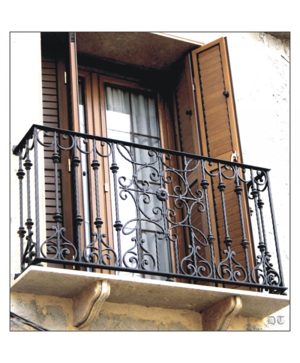 4083 Balcón de forja artística con adorno de picos central
