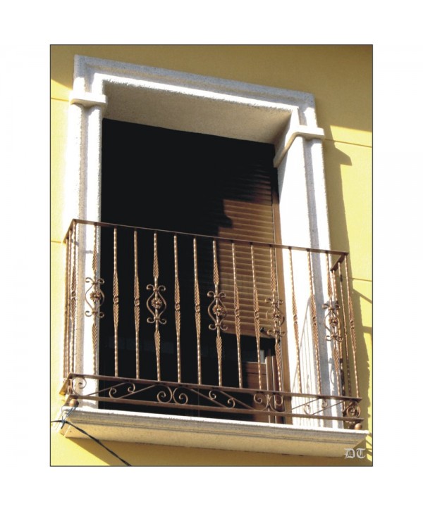 4093 Balcón con barrotes de hoja y flor central hierro