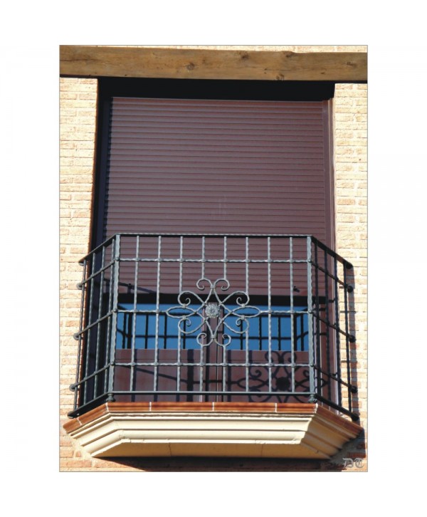 4095 Balcón con pletina machacada y adorno sencillo central