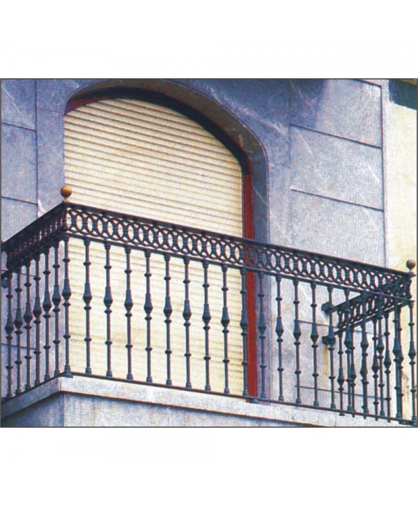4119 Balcón con solera típica de fundido y remates de laton