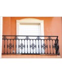 4134 Balcón con adornos sencillos de forja