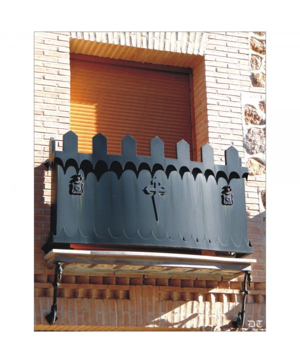 4142 Balcón de chapa y cruz de Santiago de hierro