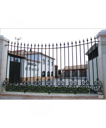 5026 Verja para establecimiento con solera ornamental