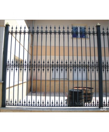 5029 Verja con lanzas tradicionales de forja