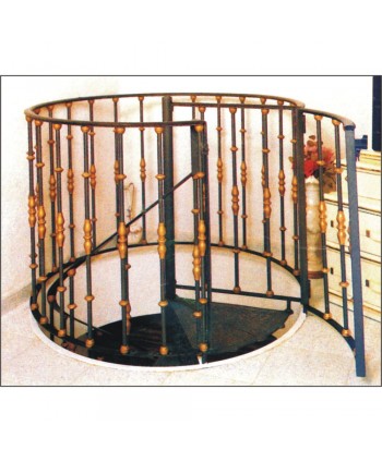 6008 Escalera de caracol con aro de pletina y macollas de latón